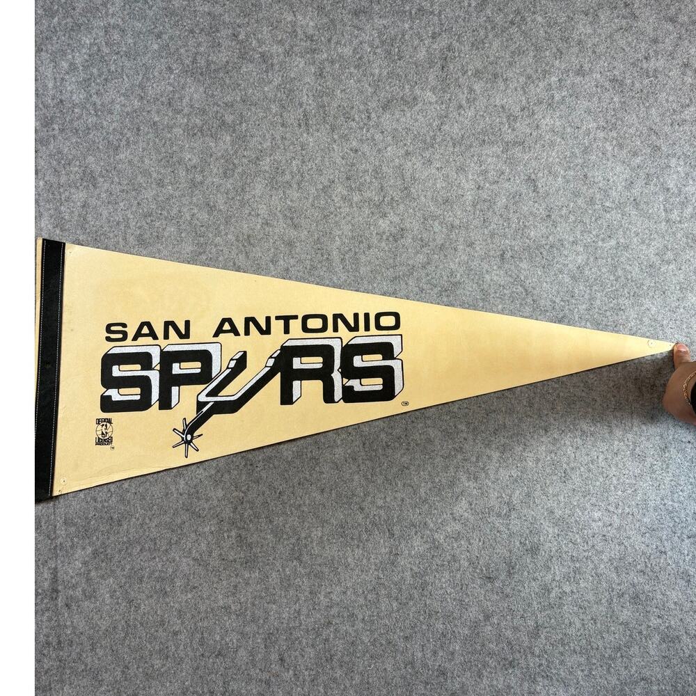 VINTAGE 80s San Antonio Spurs NBA Felt Pennant Banner Basketball Cream Flag
